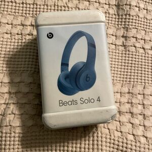 Beats Solo 4